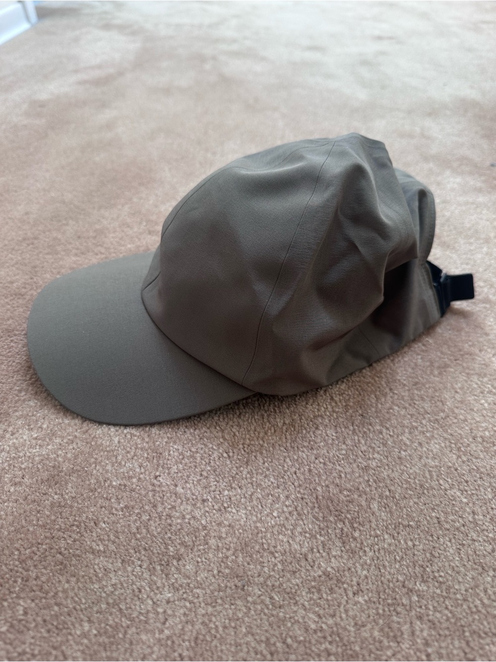 UNIQLO Lightweight Adjustable Cap Taupe One Size